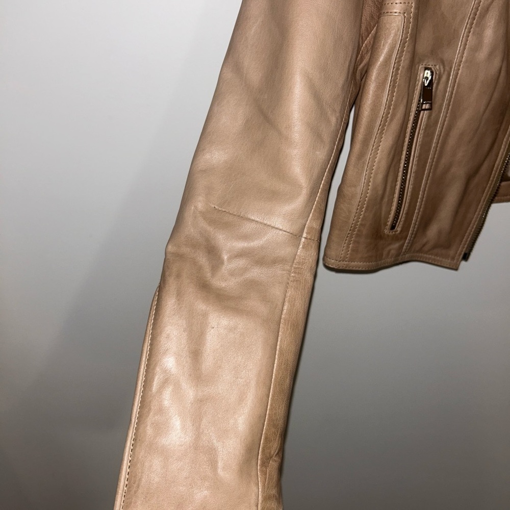 Vintage Women's Tan Leather Jacket